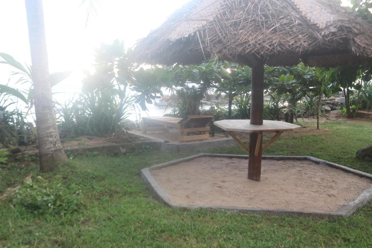 Hotel Beach Rip Rap Cabana And Guest Galle Esterno foto