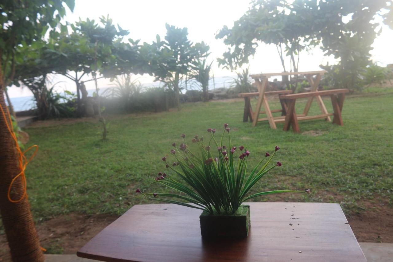 Hotel Beach Rip Rap Cabana And Guest Galle Esterno foto