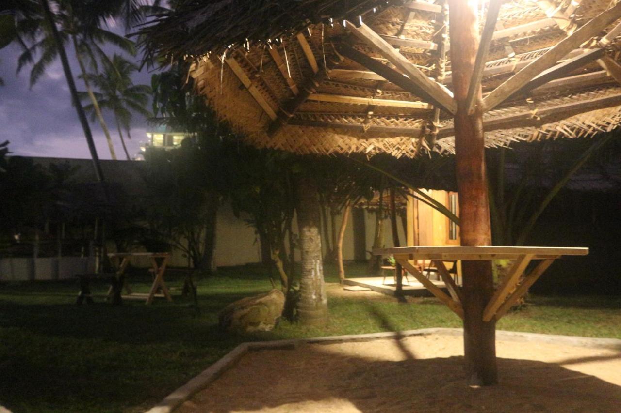 Hotel Beach Rip Rap Cabana And Guest Galle Esterno foto
