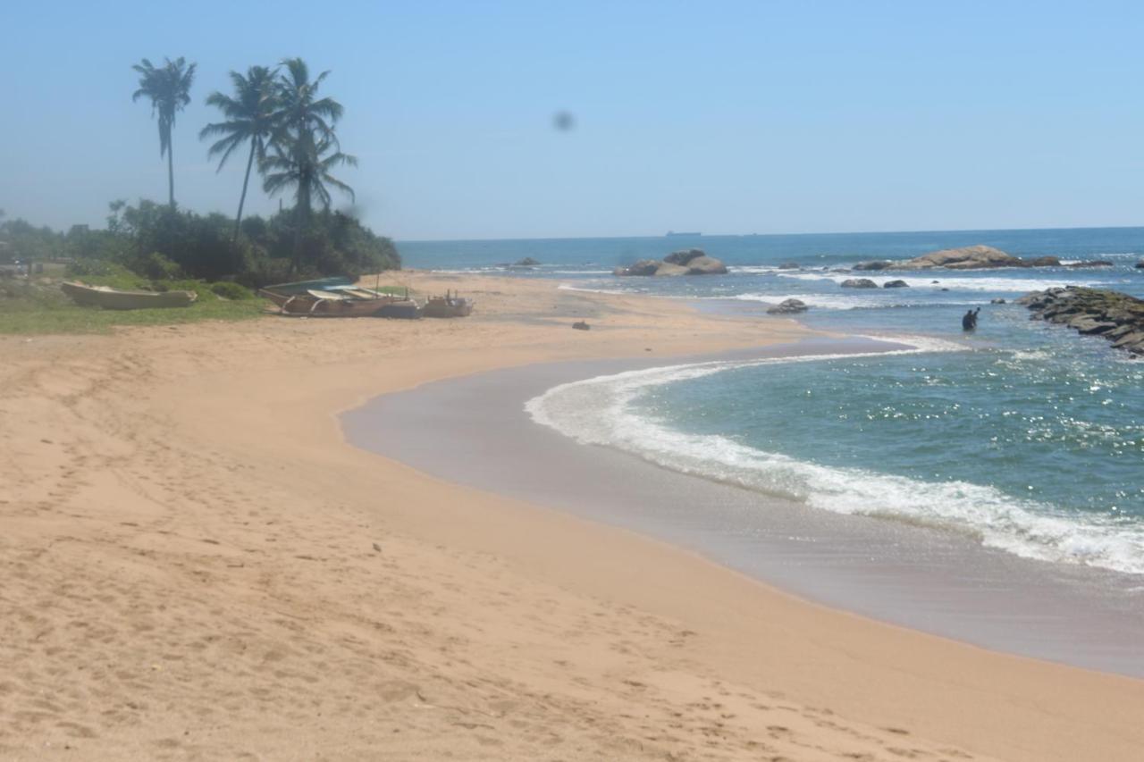 Hotel Beach Rip Rap Cabana And Guest Galle Esterno foto
